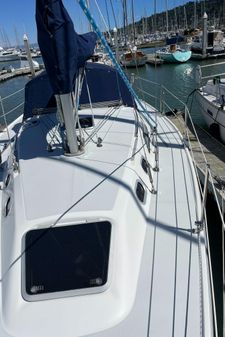 Catalina 320 image