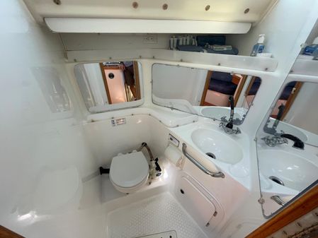 Catalina 320 image
