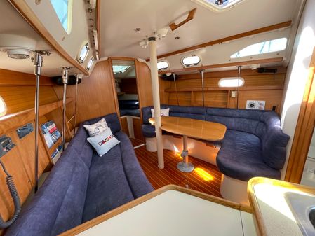 Catalina 320 image