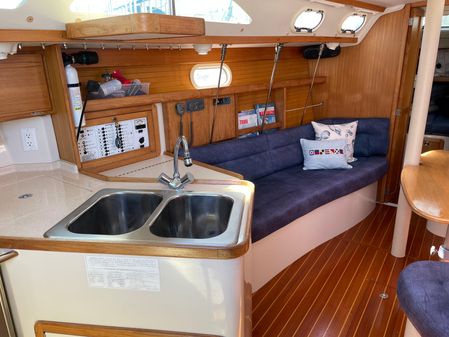 Catalina 320 image