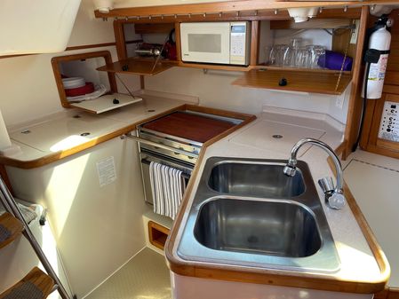 Catalina 320 image