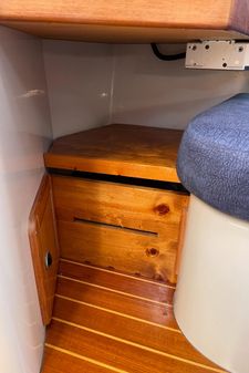 Catalina 320 image