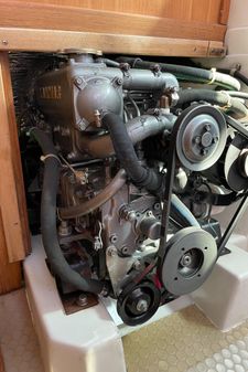 Catalina 320 image