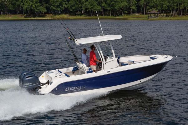 Robalo R242-CENTER-CONSOLE - main image