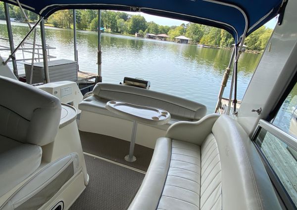 Rinker 340 Fiesta Vee image