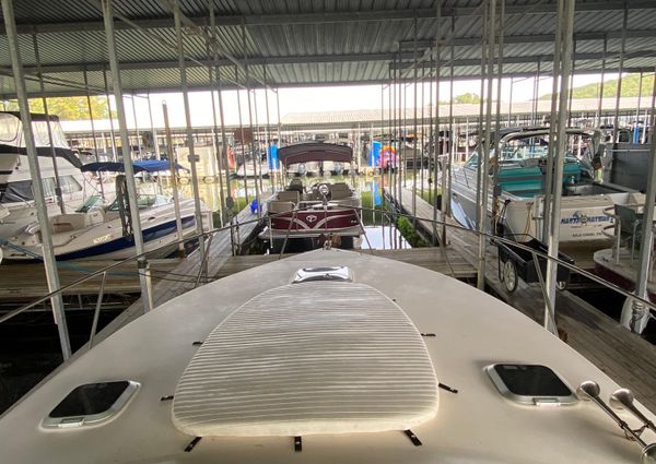 Rinker 340 Fiesta Vee image