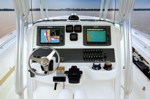 Robalo R300 Center Console image