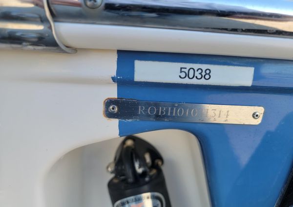 Robalo R240-CENTER-CONSOLE image