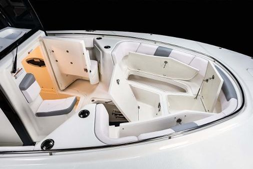 Robalo R302-CENTER-CONSOLE image