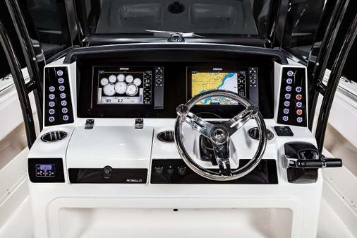 Robalo R302-CENTER-CONSOLE image