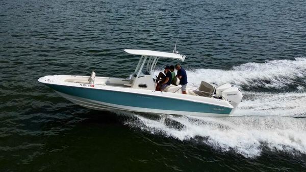 Boston Whaler DAUNTLESS 