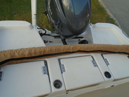 NauticStar 211 Hybrid image