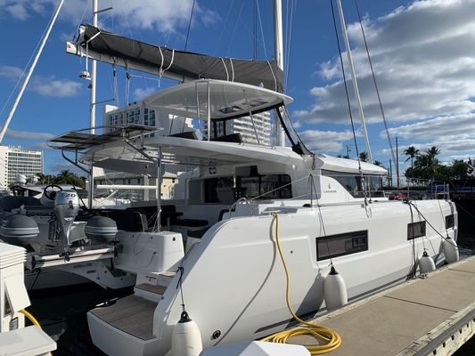 Lagoon 46 - main image