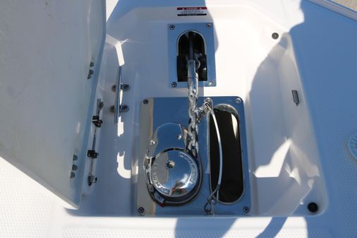 Robalo r272 image