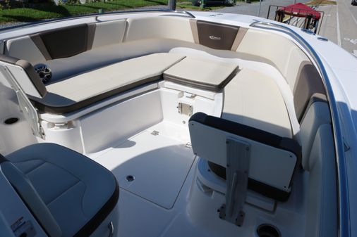 Robalo r272 image