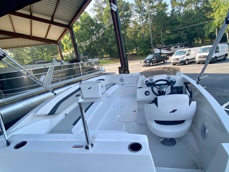 Starcraft SVX-171-OB-DECK-BOAT image