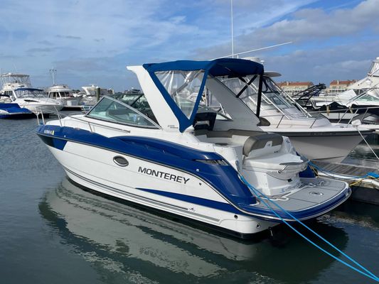 Monterey 295 Sport Yacht - main image