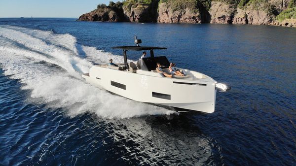 De Antonio Yachts D42 Open 