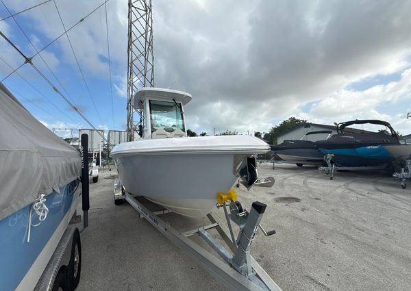 Everglades 235-CENTER-CONSOLE image