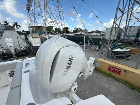 Everglades 235-CENTER-CONSOLE image