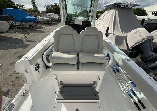 Everglades 235-CENTER-CONSOLE image