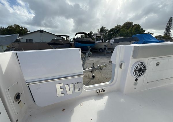 Everglades 235-CENTER-CONSOLE image