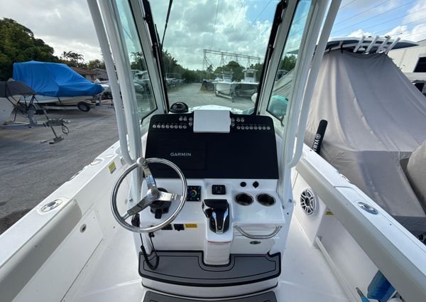 Everglades 235-CENTER-CONSOLE image