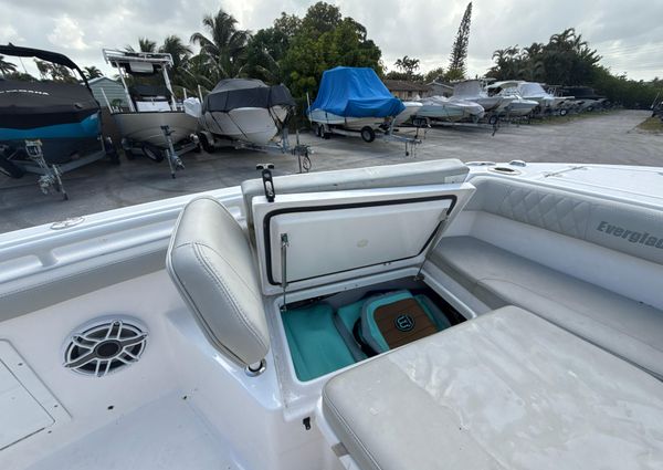 Everglades 235-CENTER-CONSOLE image