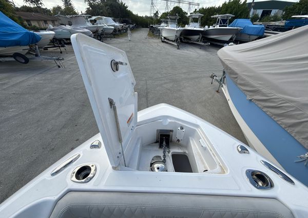 Everglades 235-CENTER-CONSOLE image