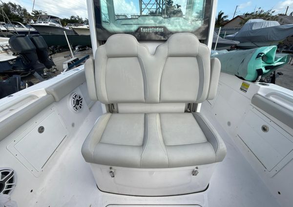 Everglades 235-CENTER-CONSOLE image