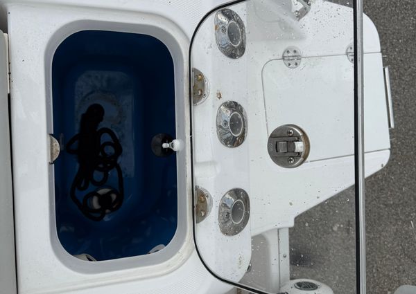 Everglades 235-CENTER-CONSOLE image