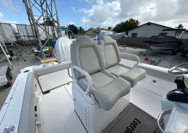 Everglades 235-CENTER-CONSOLE image