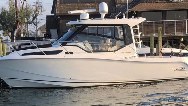 Boston Whaler 325 Conquest