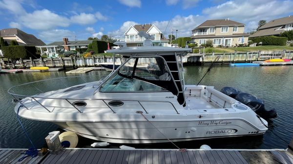 Robalo R305 Walkaround