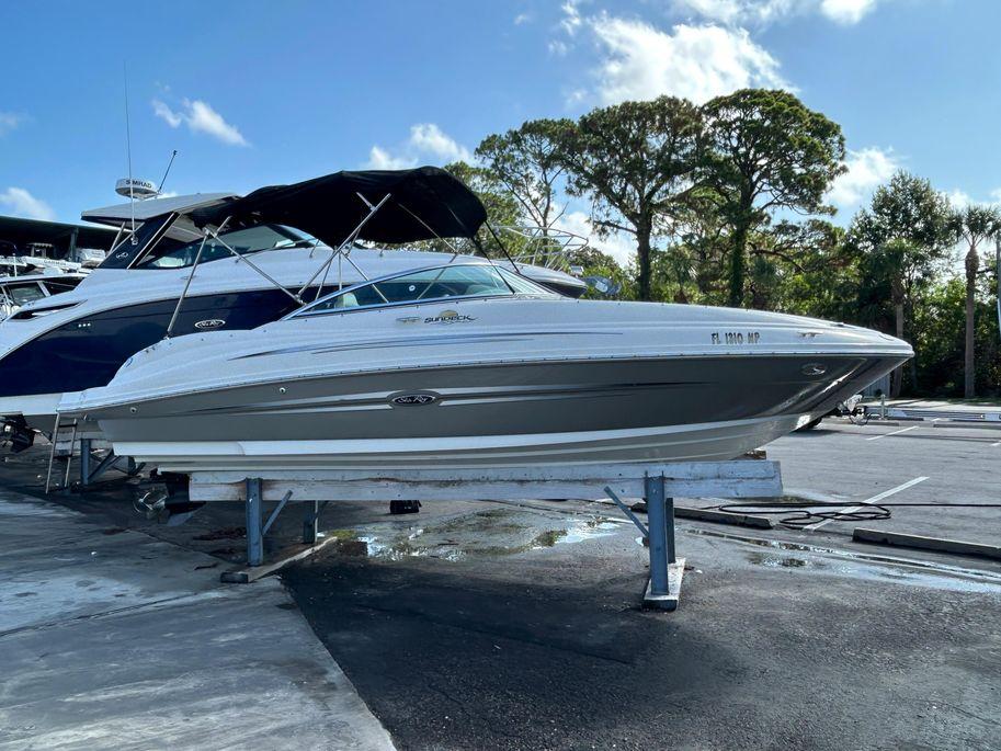 2007 Sea Ray 220 sundeck