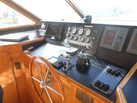 Vantare Custom Flybridge Motoryacht image