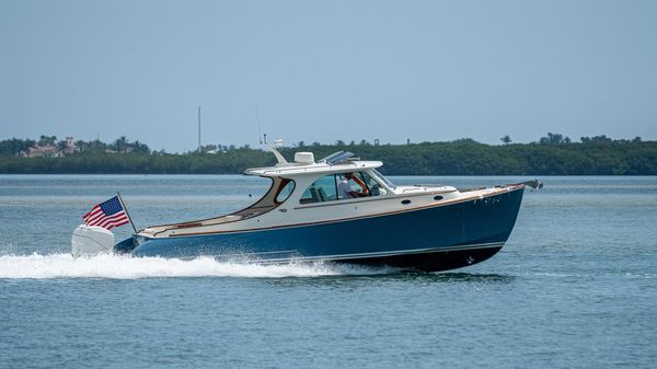 Hinckley 35