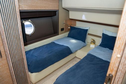 Azimut 60 Flybridge image