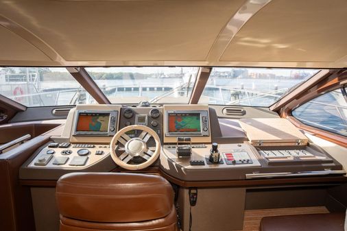 Azimut 60 Flybridge image