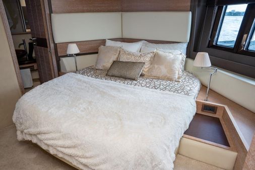 Azimut 60 Flybridge image