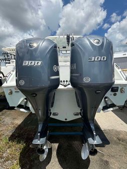 Sea Hunt Gamefish 30 With Forward Seating image