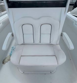 Sea Hunt Gamefish 30 With Forward Seating image