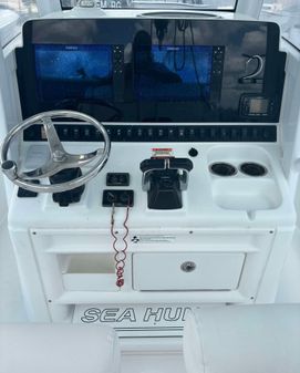 Sea Hunt Gamefish 30 With Forward Seating image