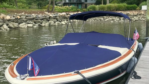Chris-Craft Launch 28