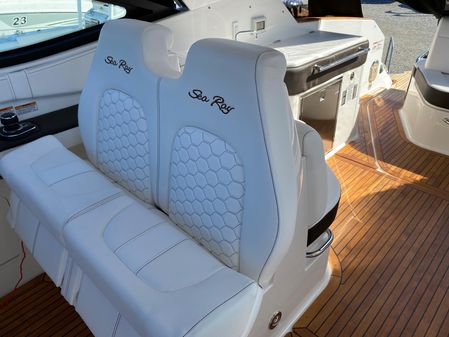 Sea Ray 320 Sundancer image