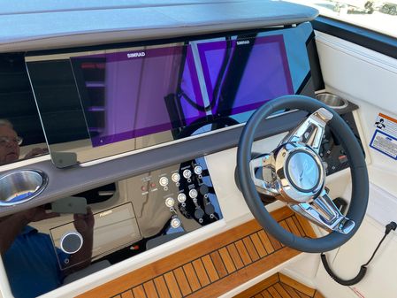 Sea Ray 320 Sundancer image