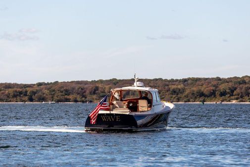 Hinckley Picnic Boat Classic image