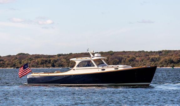 Hinckley Picnic Boat Classic image