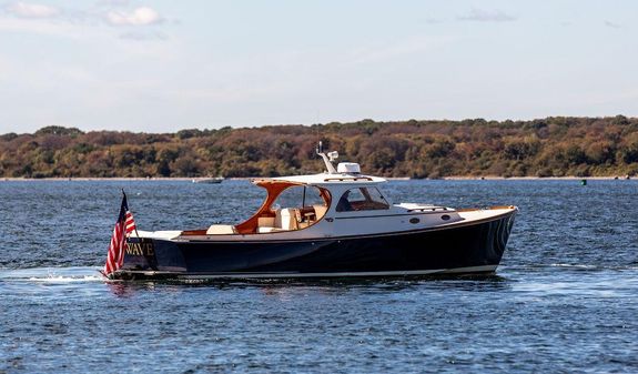 Hinckley Picnic Boat Classic image