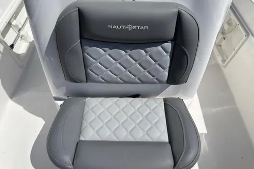 Nauticstar 211-HYBRID image